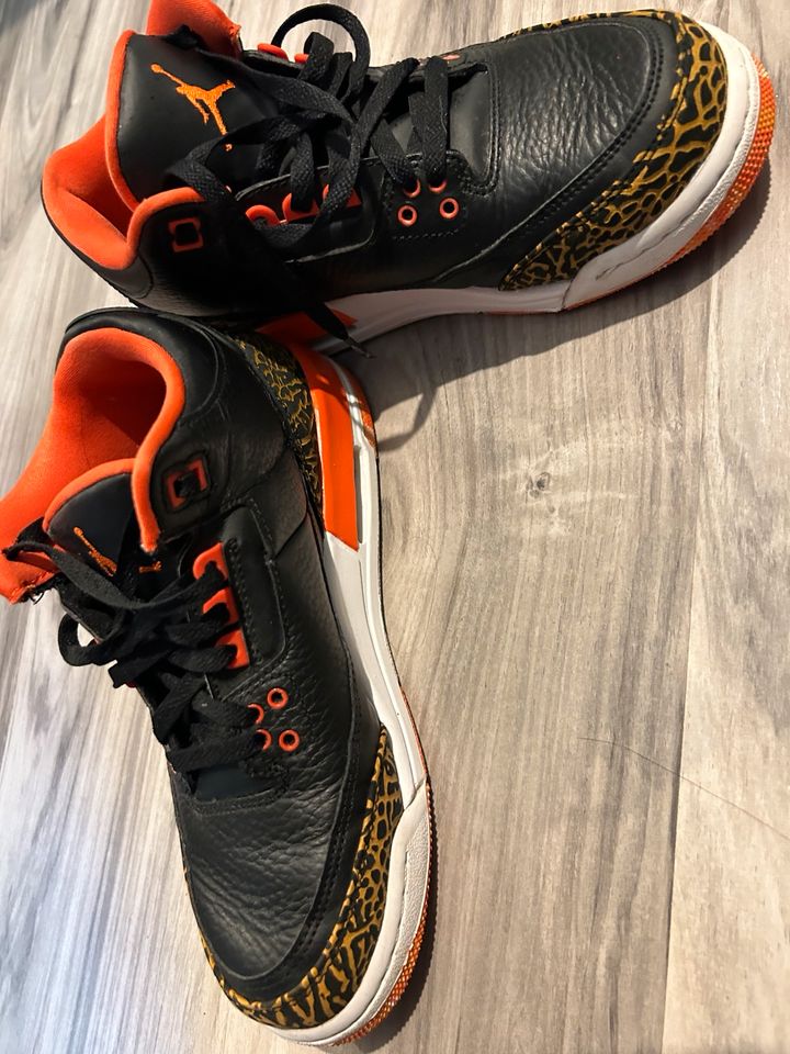 jordan 3er schwarz/ orange in Remscheid