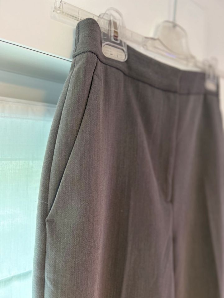 Zara Hose Stoff Culotte 7/8 Nagelneu in Mainz