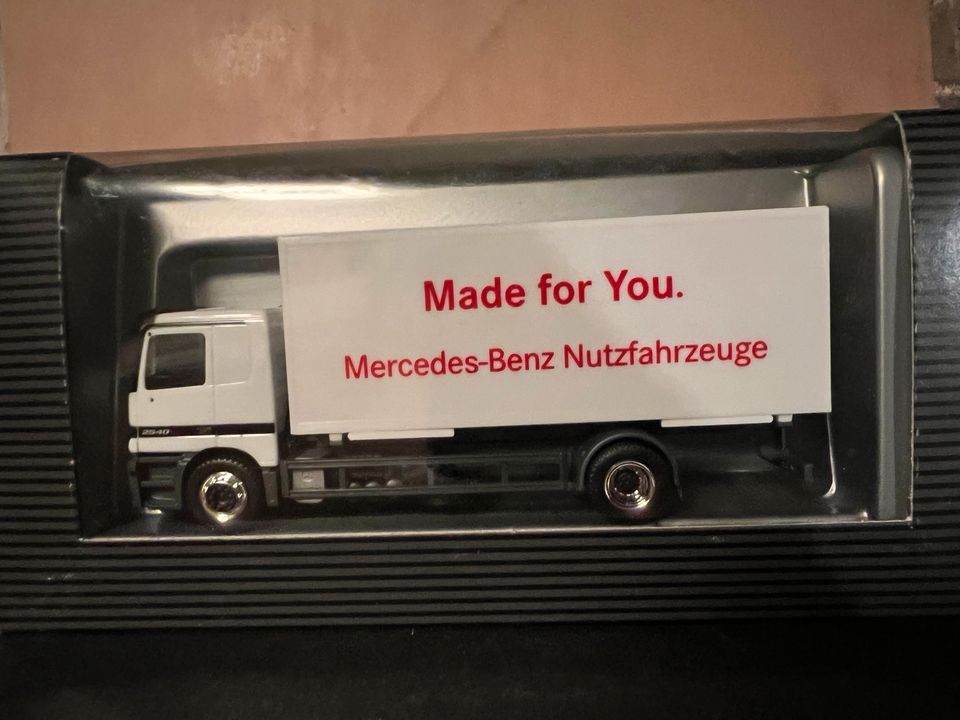 Mercedes Atego + Actros Modellauto Herpa 1:87 IAA 2000 in Berlin
