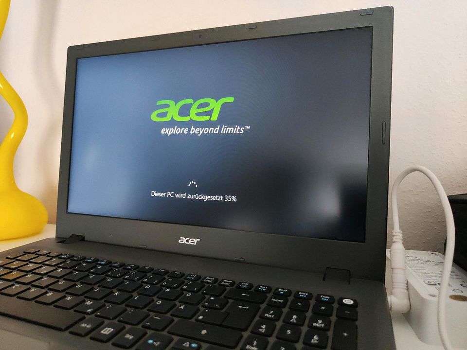 Laptop Acer Aspire E5-573 SSD 256GB kleine Macke in Aachen