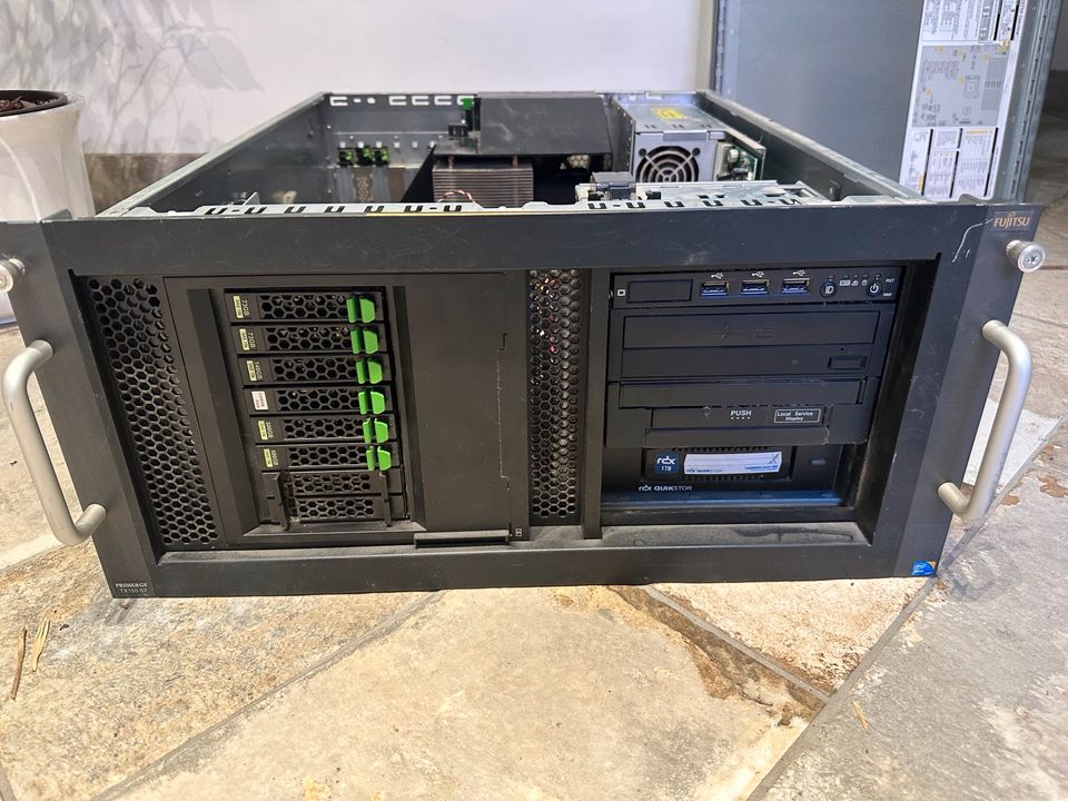 Fujitsu Primergy Server TX150 S7 Rack 2,5" 1x Xeon X3430 2,40GHz in Bannewitz