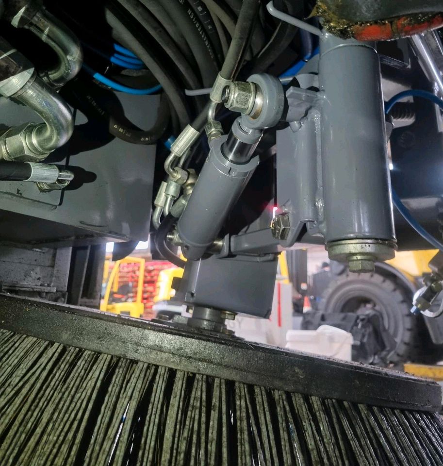 Unterbodenreinigung Unterbodenschutz entfernen Motorraumreinigung in Gladbeck