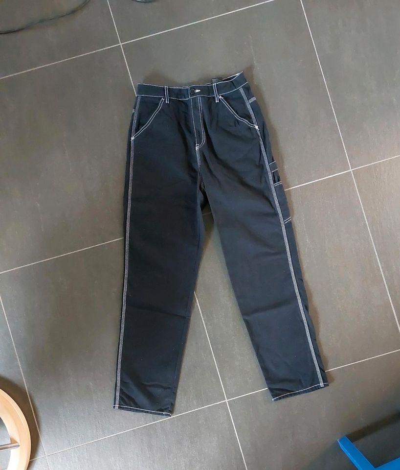 Jeans Divided schwarz Mädchen Damen weiße Nähte Gr 36 in Gerlingen