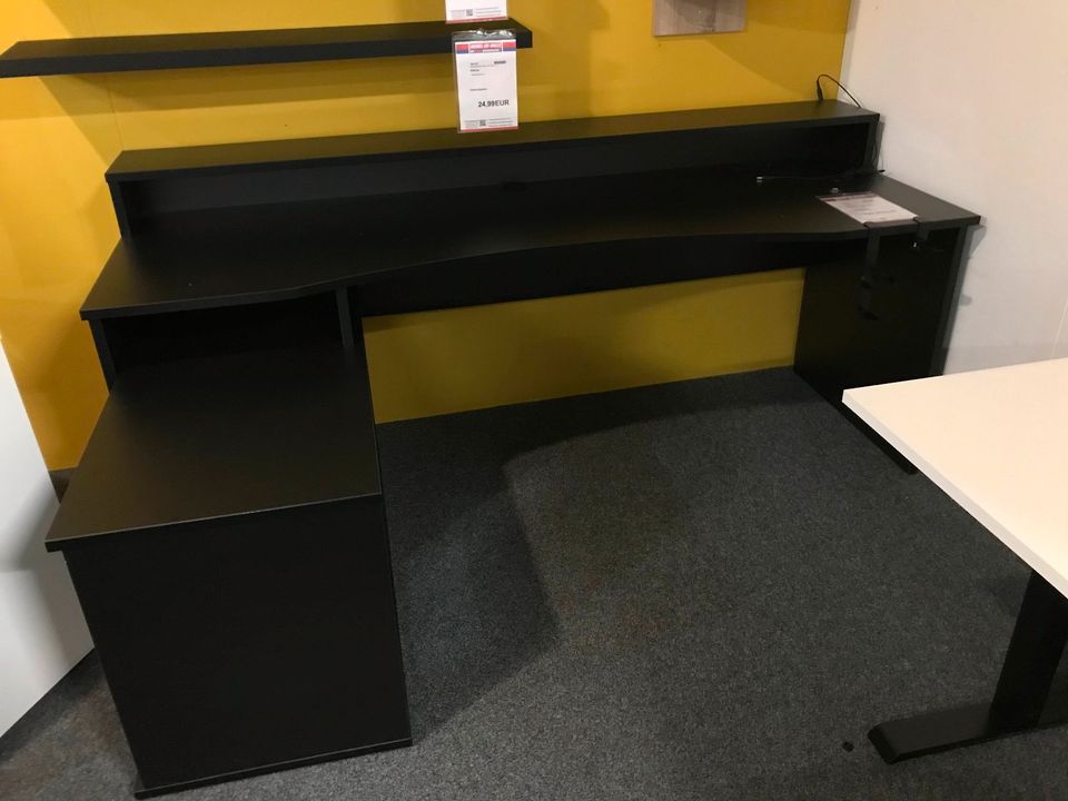 Eck-PC-Schreibtisch Tezaur schwarz m. Beleuchtung statt 399,90€ in Bayern -  Kulmbach | eBay Kleinanzeigen ist jetzt Kleinanzeigen