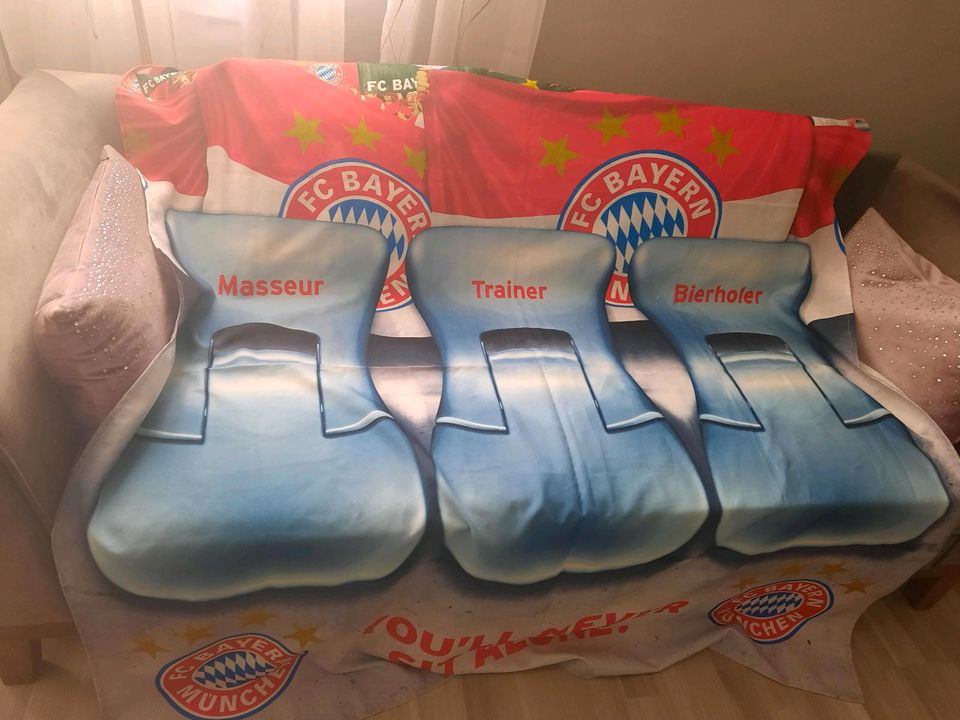 FC Bayern München Sofaüberwurf in Ettlingen