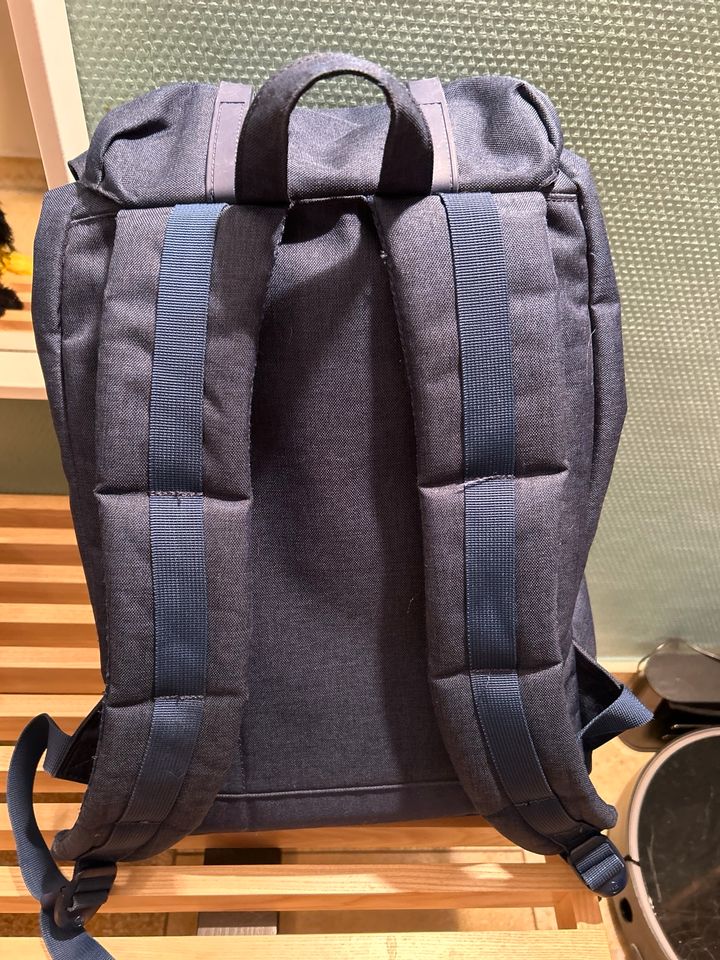 Herschel Rucksack blau mit gepolsterten Laptopfach in Jülich