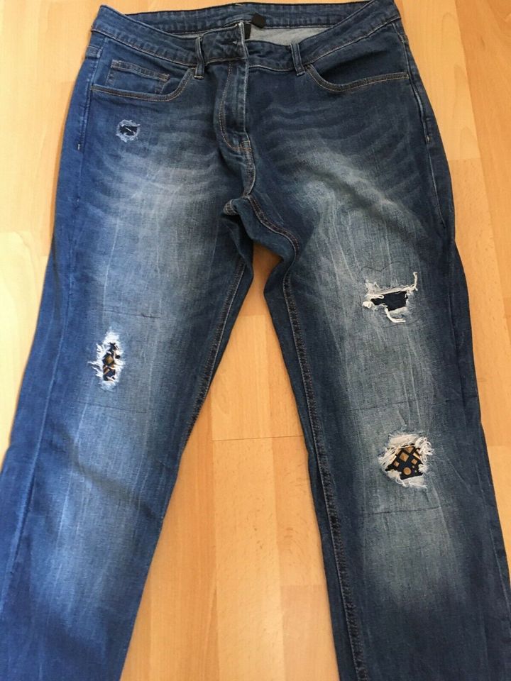 Jeans, blau, skinny, destroyed, Größe 40 in Vettelschoß