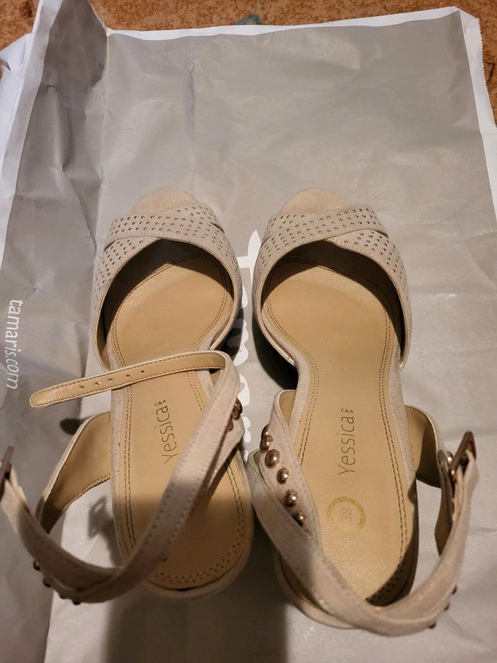 Schuhe mit Keilabsatz Yessica beige in München