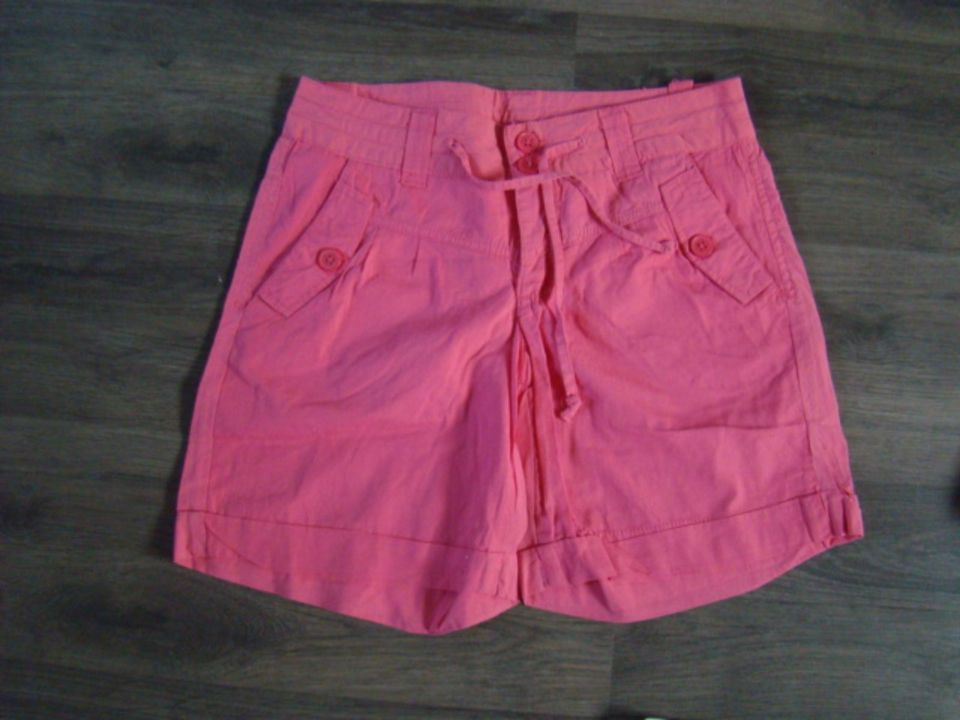 3 Damen Shorts Capri Hose XS 34 Bermudas Damenhose kurz Sommer in Menden