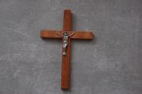 Kruzifix, neu, Holzkreuz, Jesus am Kreuz, 15 cm lang, 10 cm breit Sachsen - Ehrenfriedersdorf Vorschau