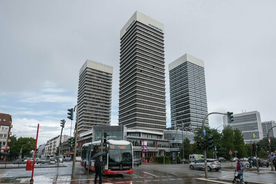 Privater Büroraum für 2 Personen in Regus Mundsburg Tower in Hamburg