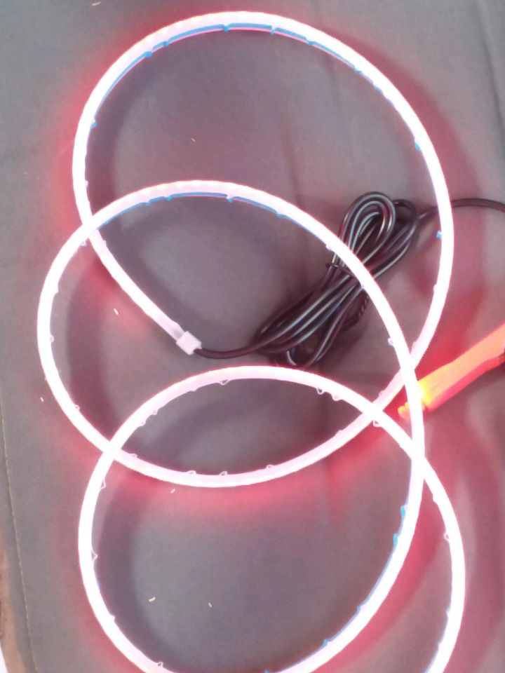 LED-Tagfahrlicht Stripe 1,5 m rot und/oder weiß in Radebeul