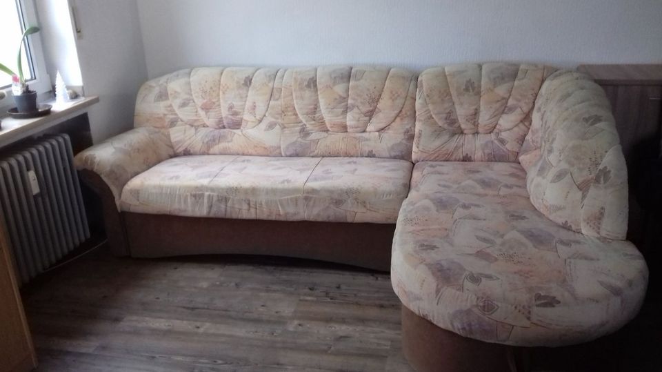 Ecksofa mit Bettkasten und Schlaffunktion in Alteglofsheim