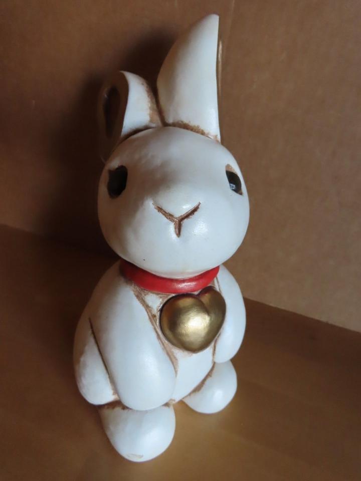Figur Hase hell goldenes Herz sitzt ca. 20,5 cm H. Thun Bozen in Roth (Landkreis Altenkirchen)