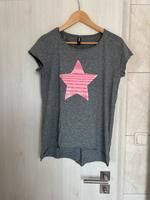 T-Shirt in Gr. M mit Wendepallietten , grau Schleswig-Holstein - Neumünster Vorschau