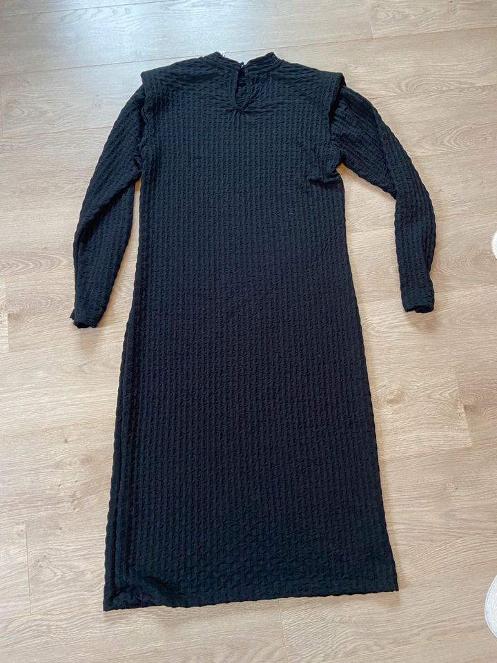 OBJECT Kleid schwarz Schulterpolster Gr.M wadenlang in Olpe