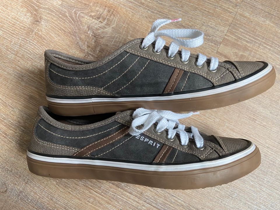 Esprit Sneaker Schuhe Gr. 37 Neuwertig Damen Mädchen in Niedersachsen -  Goslar | eBay Kleinanzeigen ist jetzt Kleinanzeigen