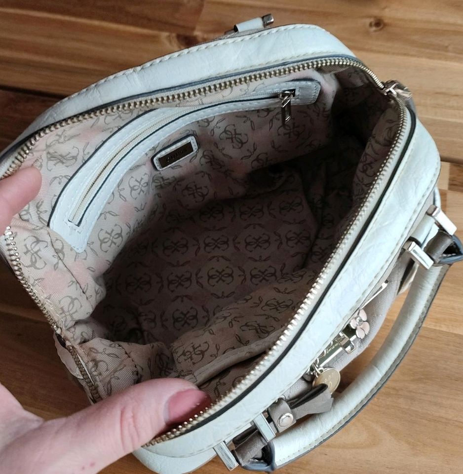 Tasche von Guess in Waltrop