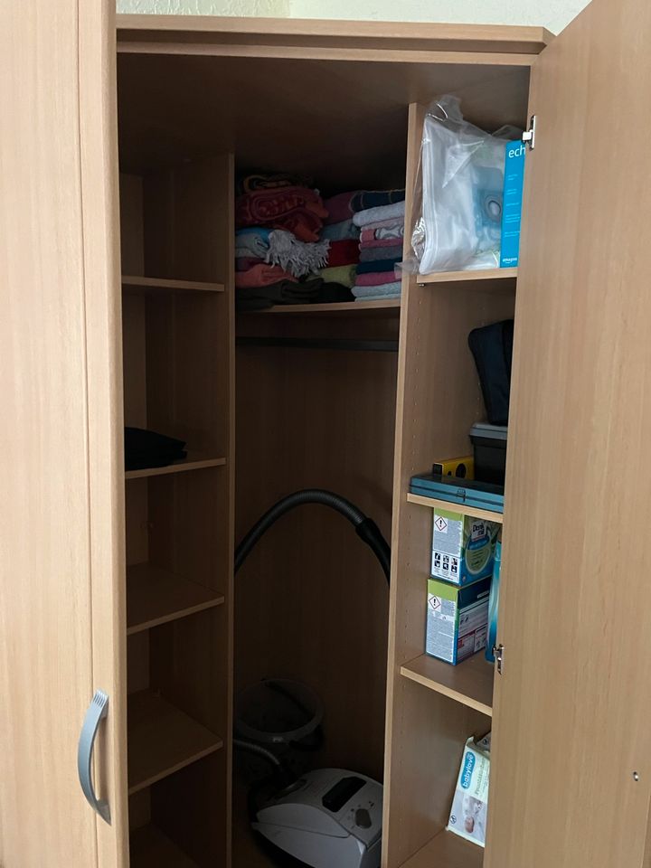 Großer Eckschrank / Garderobenschrank in Neubrandenburg