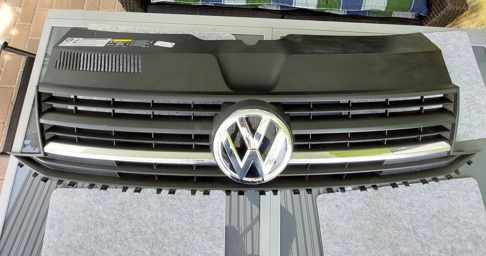 Kühlergrill für VW T6Transporter mit Emblem in Nandlstadt