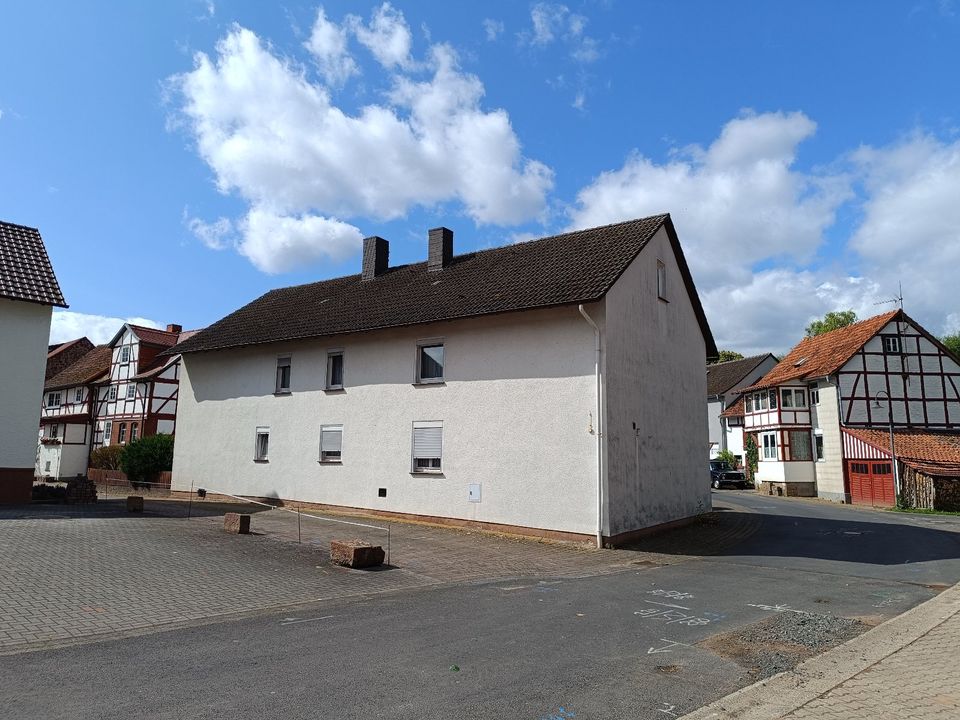 Neuental 2 Familienhaus mit Garagen in Neuental