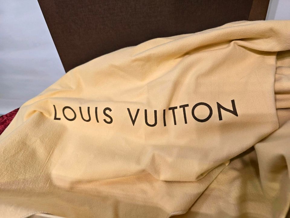 Louis Vuitton Schachtel mit Staubbeutel in Bremen