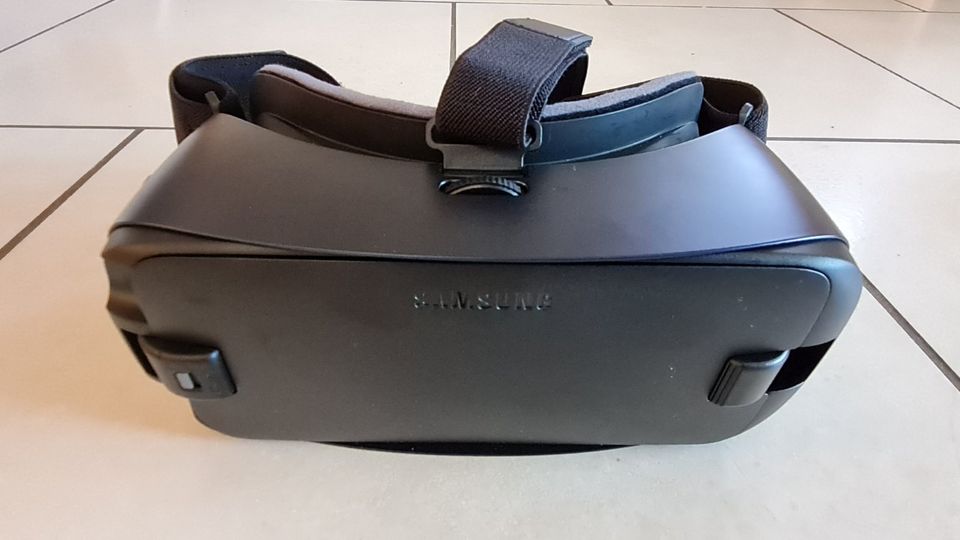 Samsung Gear VR (SM-R323) inkl. Khanka Aufbewahrungsbox in Schmitten