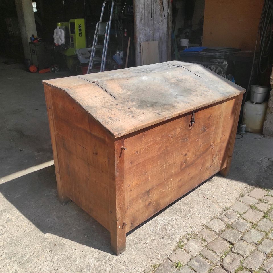 Mehlkiste aus Holz/Original-Zustand in Böhl-Iggelheim