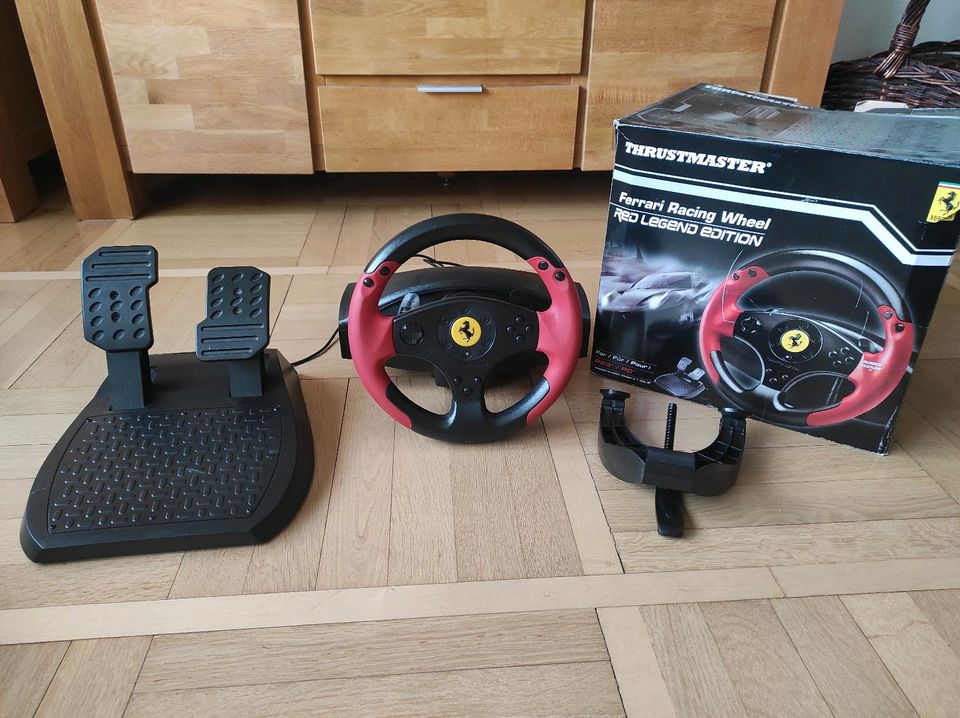 Thrustmaster Ferrari Racing Wheel Red Legend Edition in Freiburg im Breisgau