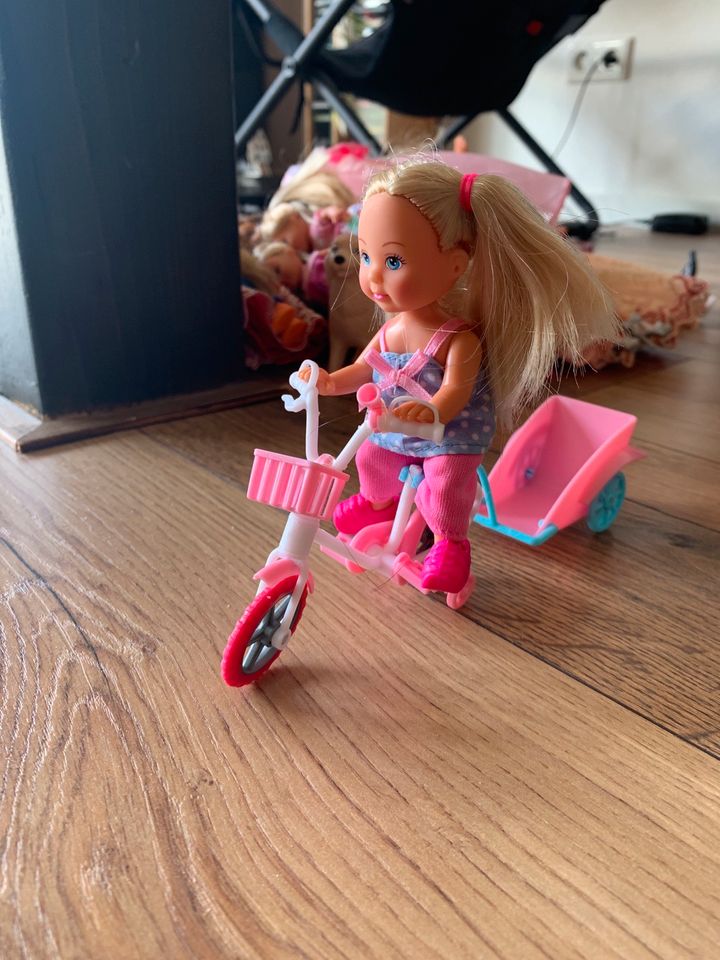 Barbie Kind mit Fahrrad in Hückeswagen