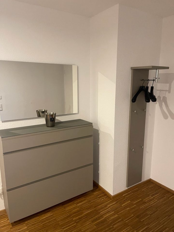 Garderobe mit Schuhschrank und Spiegel in Heilbronn