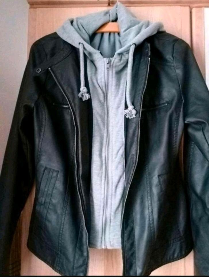 Kunstlederjacke mit Kapuze NEU Gr.42 in Schönau v d Walde