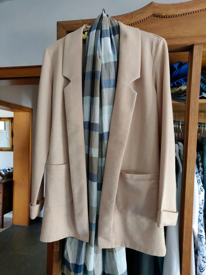 Blazer Jacke Gr. S mit passendem Tuch von Esprit insg. 6€ in Duisburg