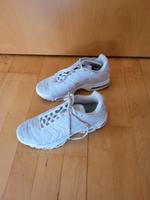 Nike Turnschuhe weiss Grösse 40 Top Zustand Brandenburg - Luckenwalde Vorschau