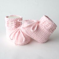 NEU Babyschuhe gestrickt pastellrosa Strickschuhe Baby Taufe Sachsen - Reinhardtsdorf-Schöna Vorschau