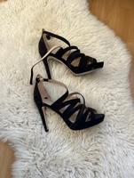 High Heels/Schuhe mit Absatz von H&M, Riemchen, schwarz Hessen - Wiesbaden Vorschau