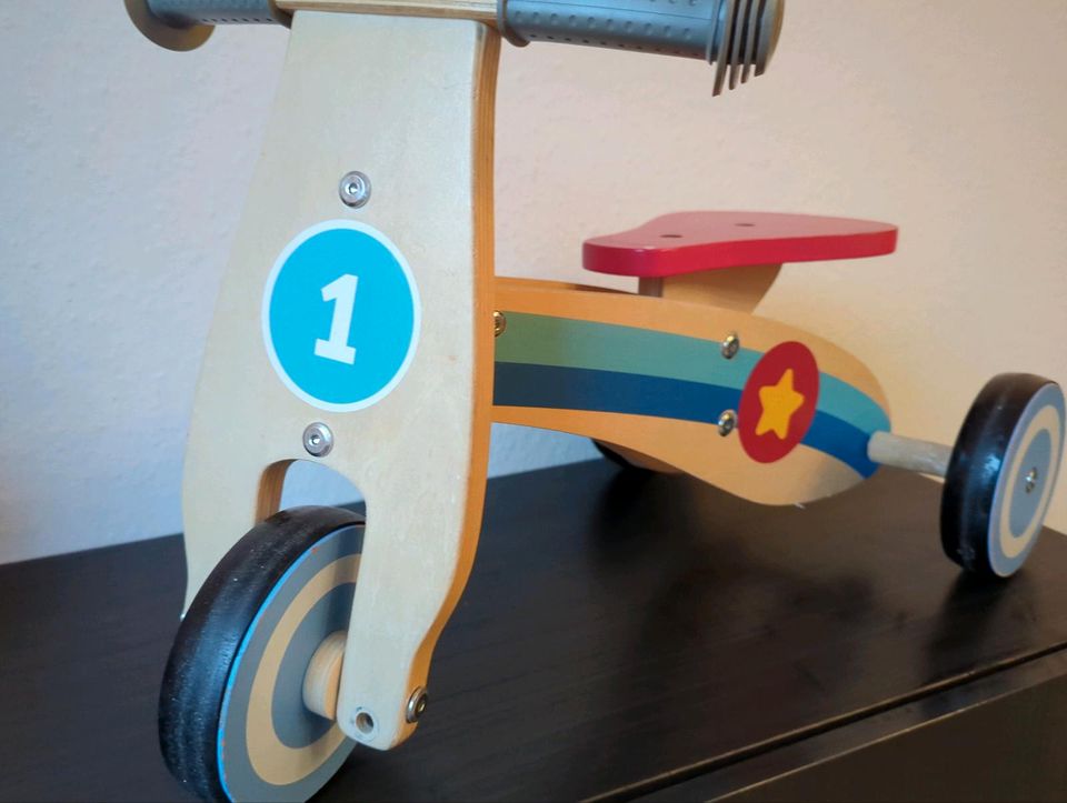 Kinder Holzrad Laufrad Dreirad Rutscheauto Kleinkinder Baby in Bordesholm