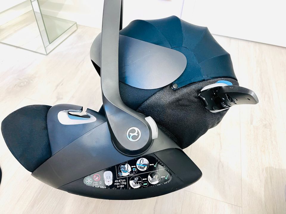 Cybex Babyschale Cloud T i-size in Berlin