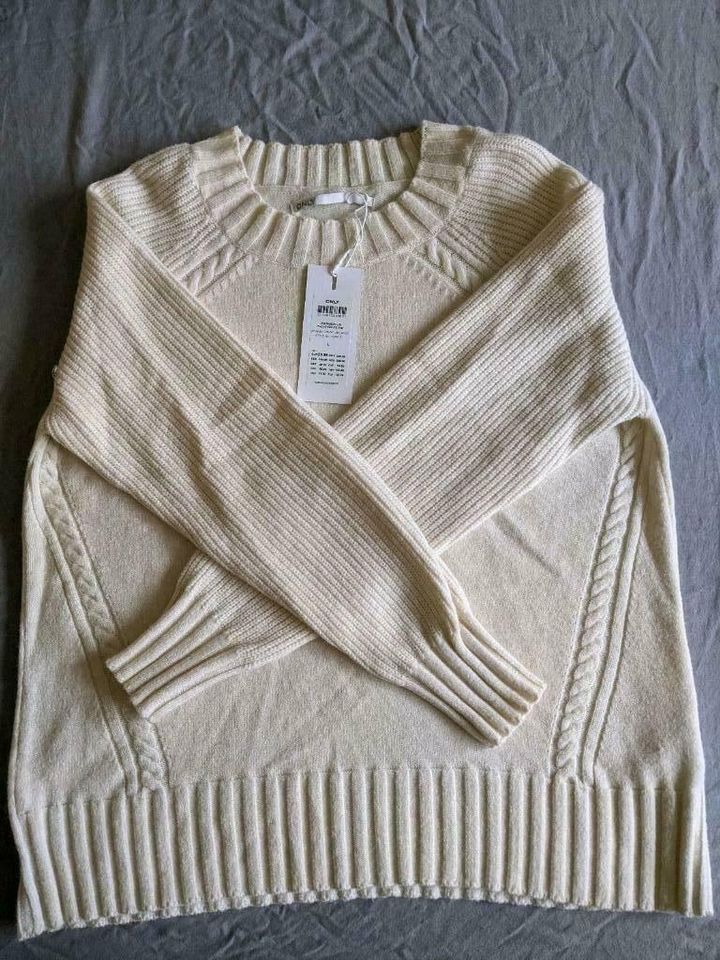 Weißer Strickpulli von Only in Plütscheid