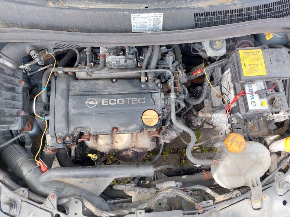 Opel Corsa 1.4 Tempomat TÜV 8 Räder Klima AUX Bordcom in Feuchtwangen