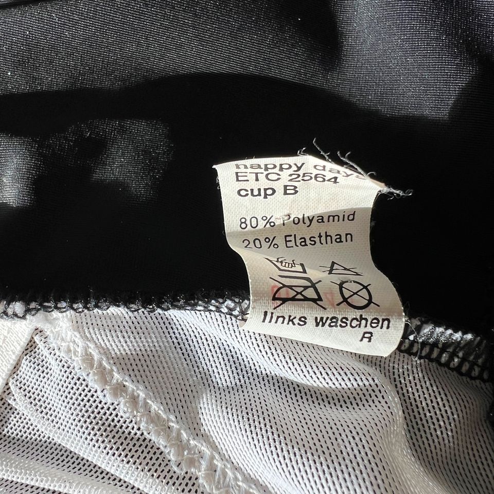 Triumph schwarz beige Badeanzug Damen Gr. 40 in Hesedorf 