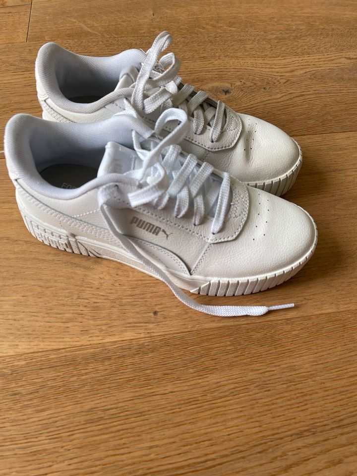 Puma Turnschuhe 35,5 in Würselen