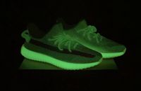 Yeezy Boost 350 V2 Glow 45 NEU Bayern - Oberding Vorschau