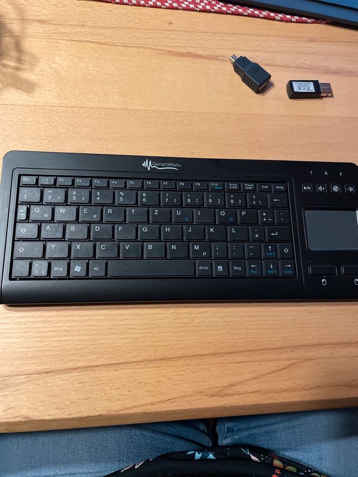 Multimedia Funk Tastatur mit Touchpad in Burgdorf