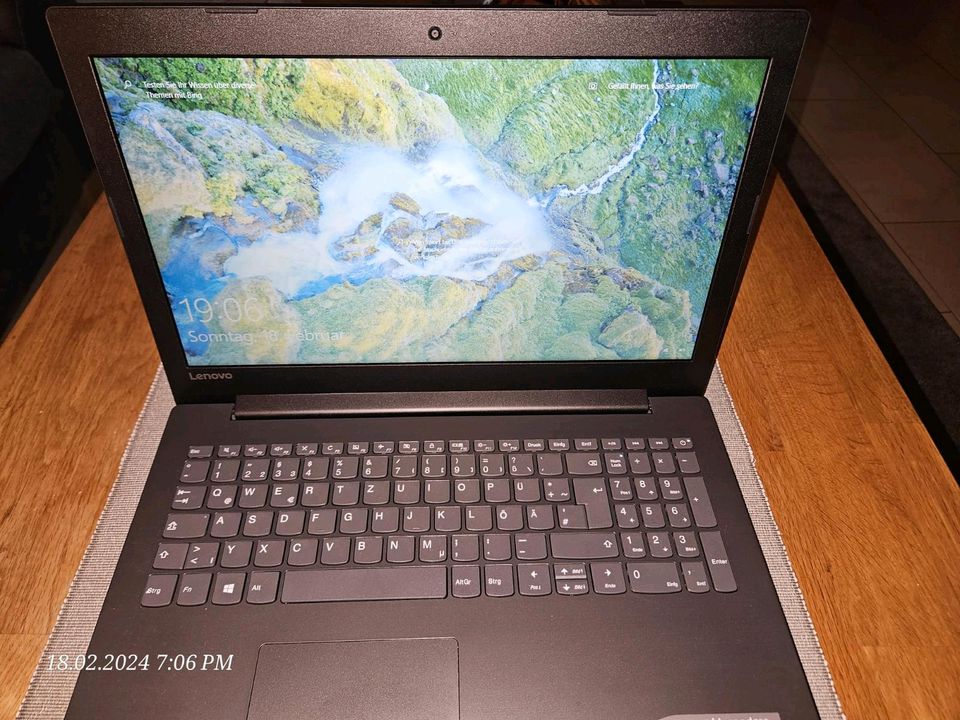 Lenovo Laptop Ideapad mit Windows 10 in Alfhausen