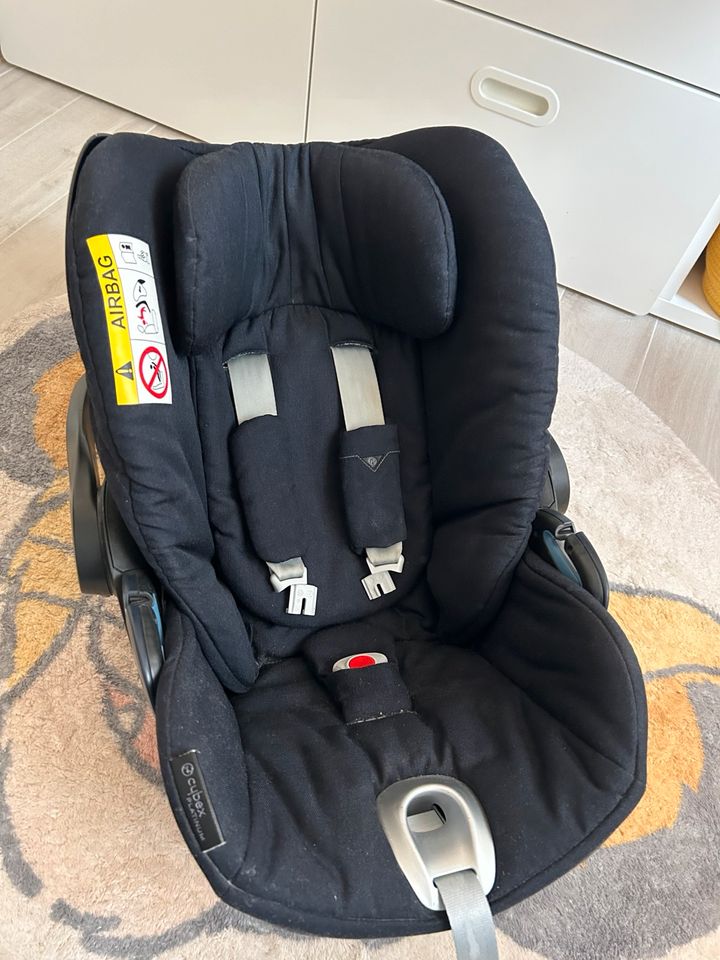 Cybex Babyschale mit Sommer Bezug und Isofix Station in Lörrach