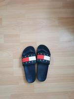 Tommy Hilfiger Badelatschen Gr. 40 Niedersachsen - Schwaförden Vorschau