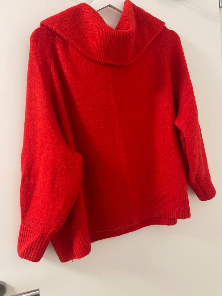 Roter Pullover in Künzelsau