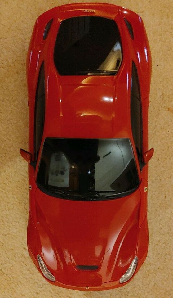 RC Spielzeug Ferrari in Hünstetten