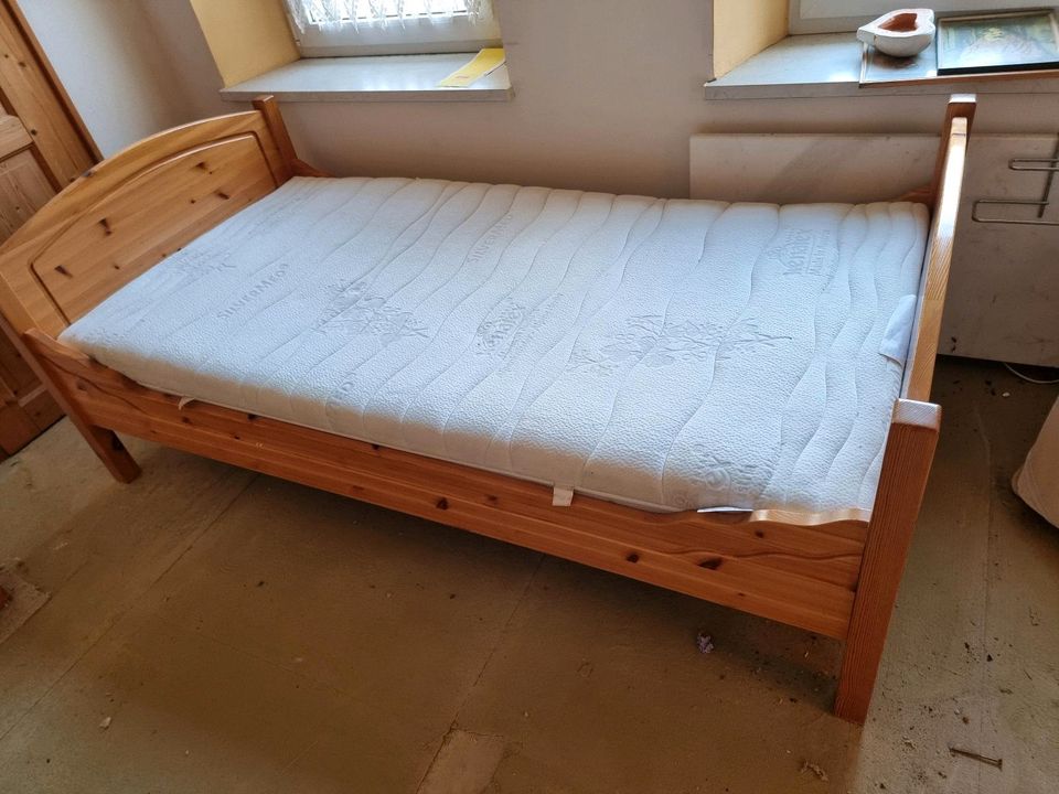 Holzbett zuverkaufen in Kulmbach